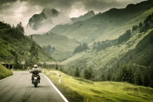 Maschinen mit wenig Hubraum oder mit Saisonkennzeichen sind steuerlich günstiger als ganzjährig angemeldete Motorräder und Maschinen mit viel Hubraum.